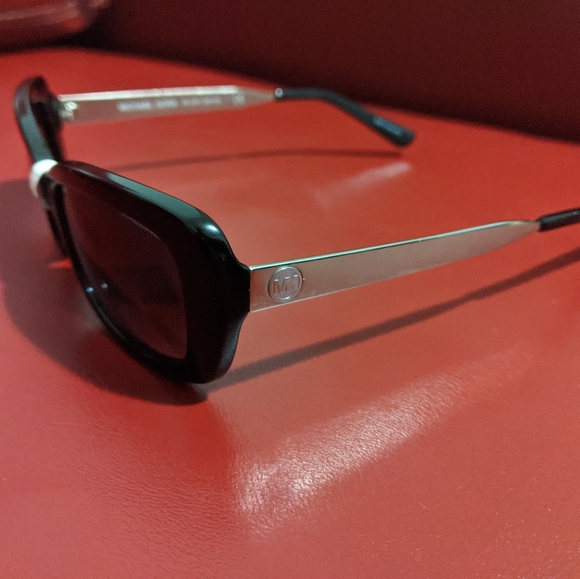 Michael Kors woman's sunglasses - Picture 2 of 3